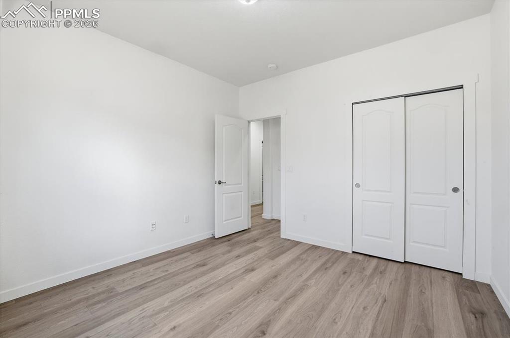 Image 31 of 50: Bedroom