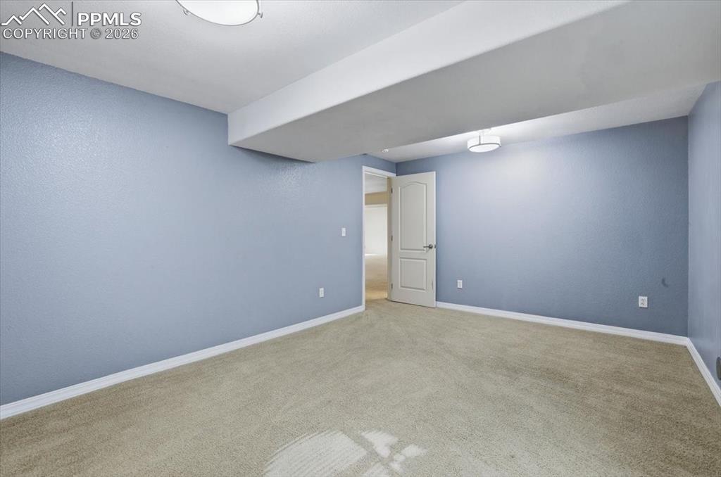 Image 39 of 50: Bedroom