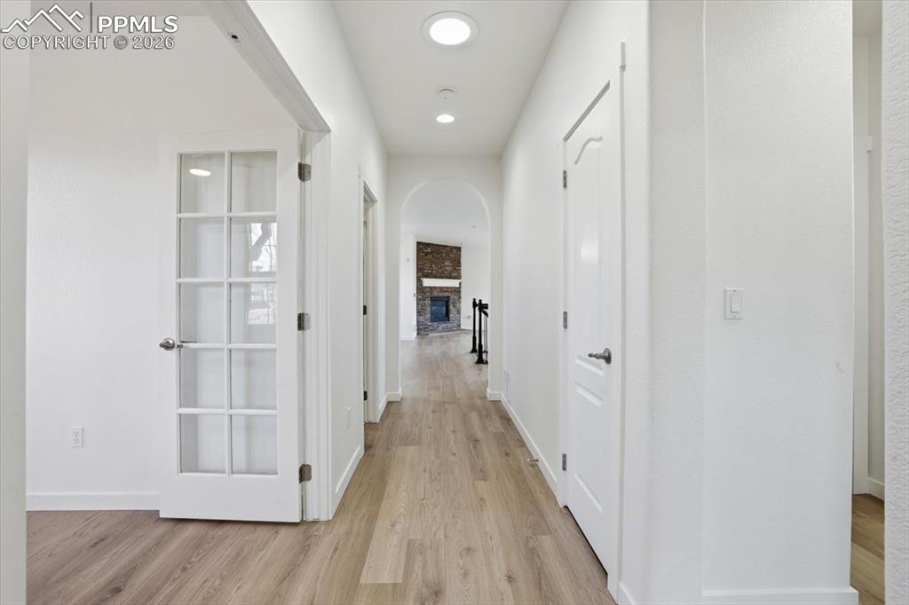 Image 4 of 50: Entry