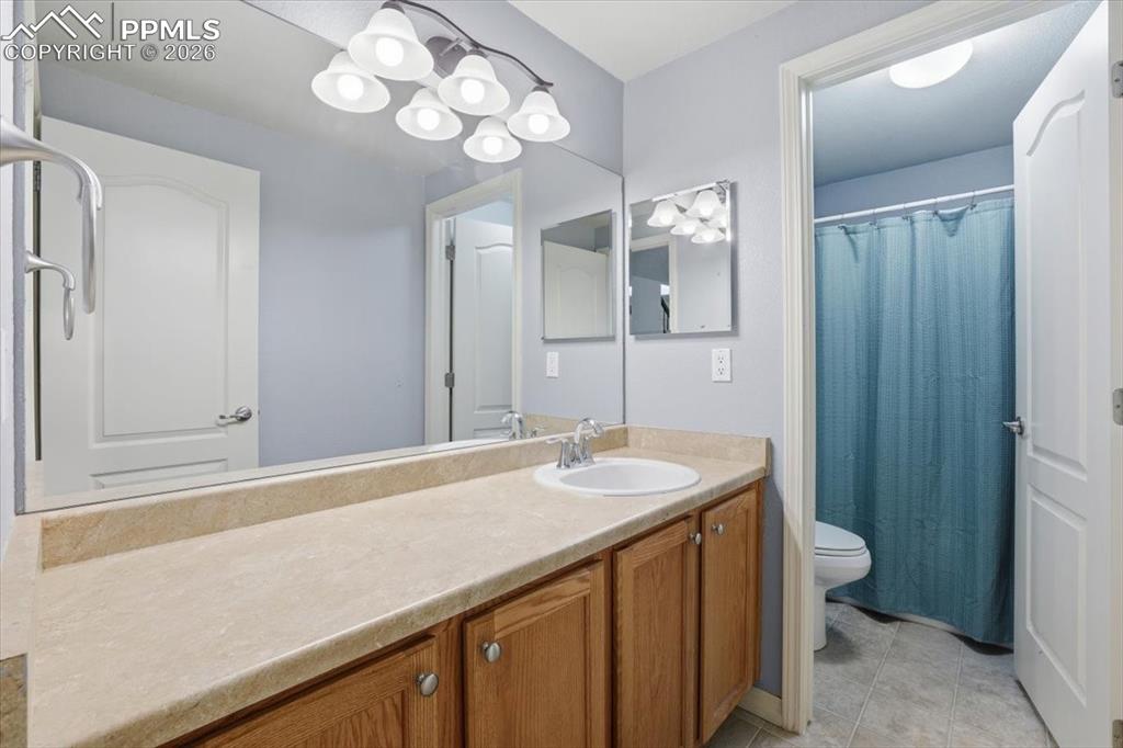 Image 40 of 50: Bathroom