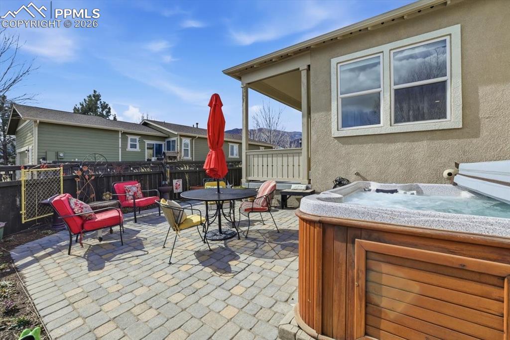 Image 45 of 50: Yard