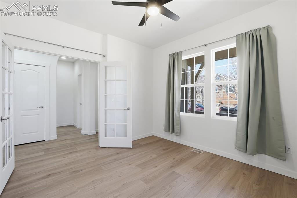 Image 7 of 50: Office