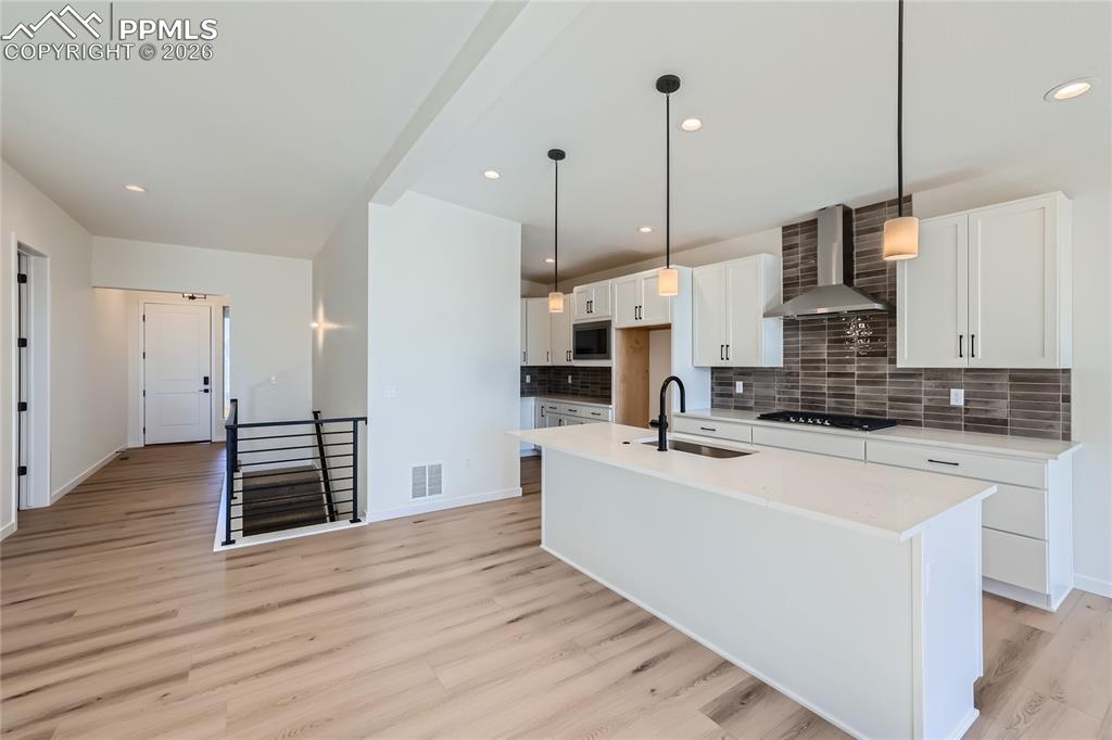 Image 10 of 44: Kitchen