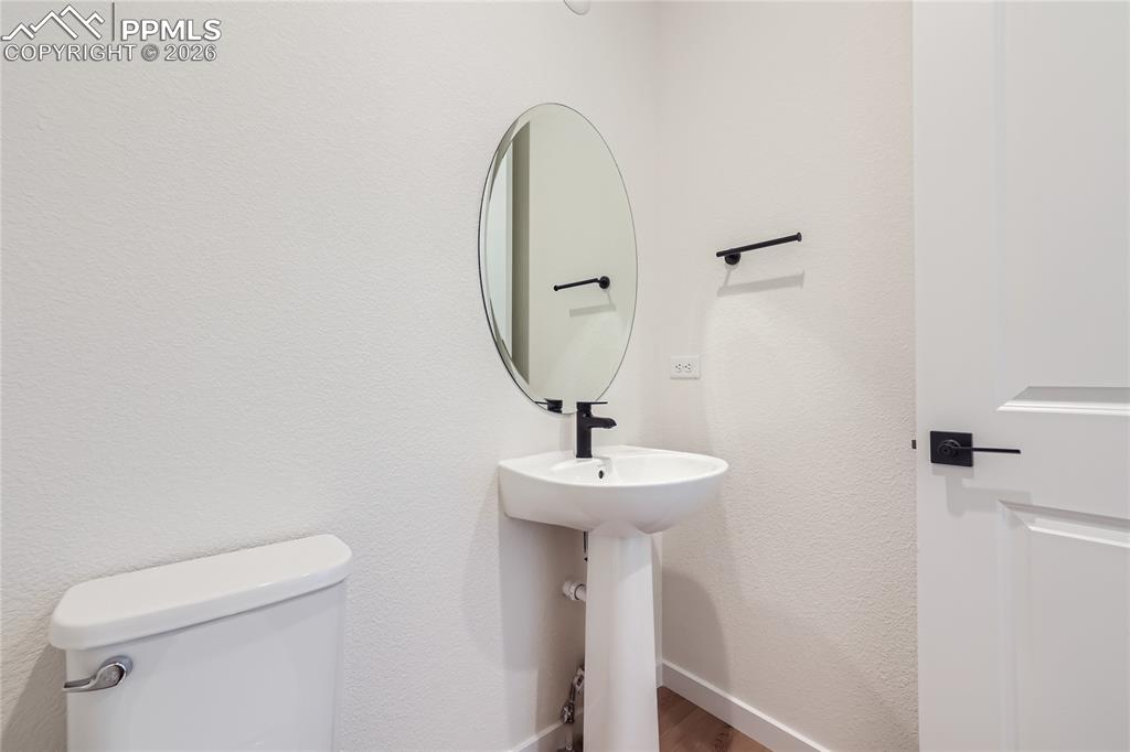 Image 13 of 44: Bathroom