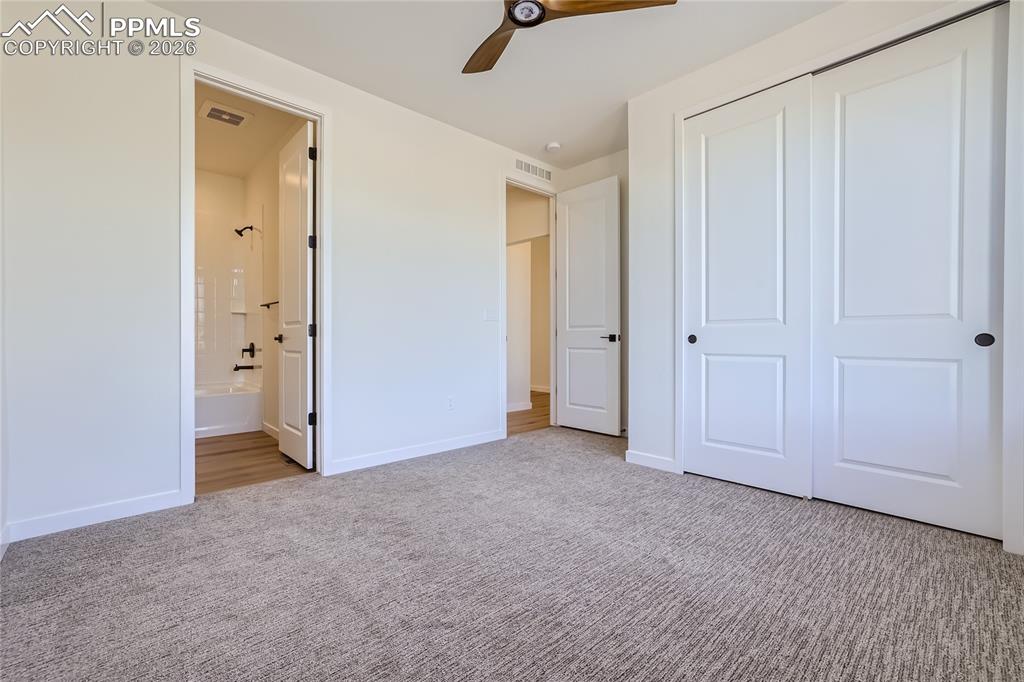 Image 18 of 44: Bedroom