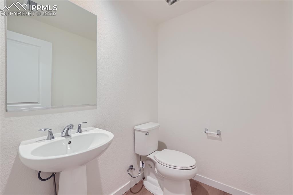 Image 23 of 44: Bathroom