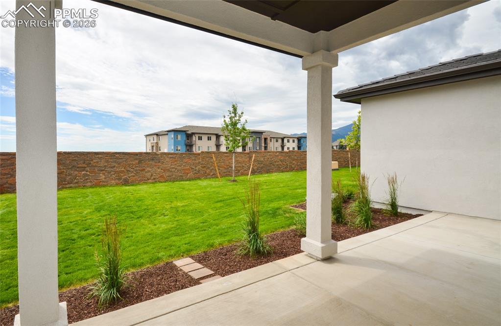 Image 29 of 44: Yard