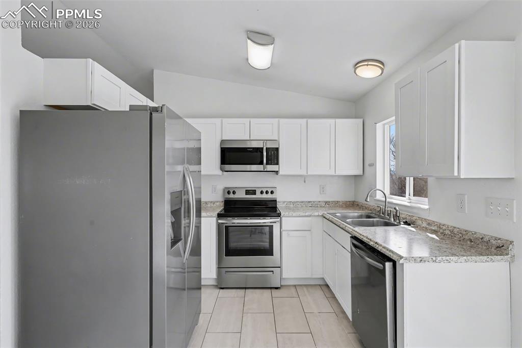 Image 11 of 37: Kitchen