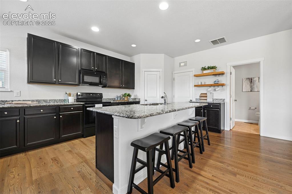 Image 8 of 33: Kitchen