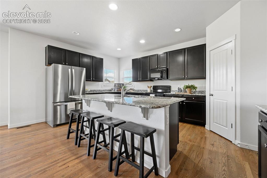 Image 9 of 33: Kitchen