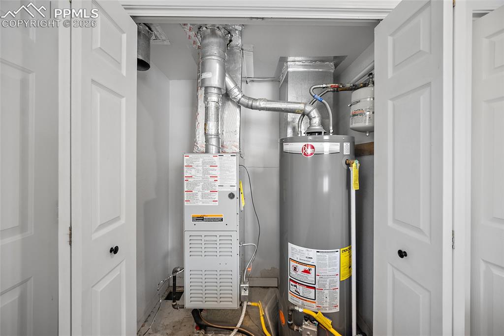 Image 19 of 36: Utility Room