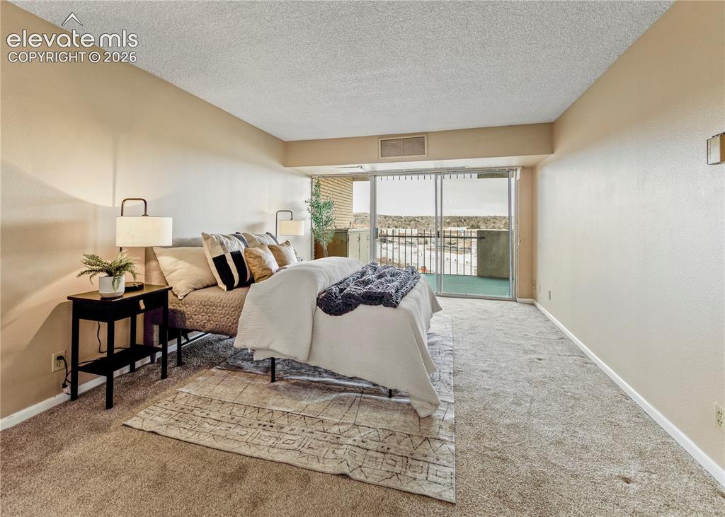 Image 15 of 20: Bedroom