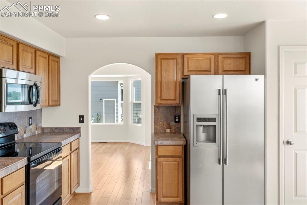 Image 10 of 46: Kitchen