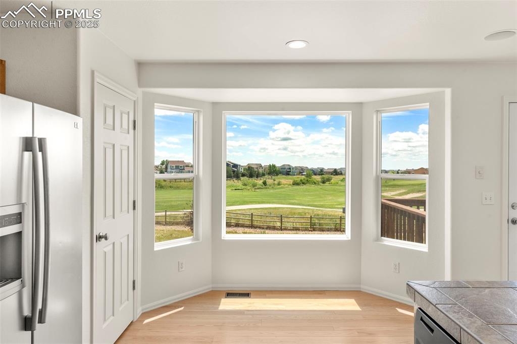 Image 11 of 46: Dining Area