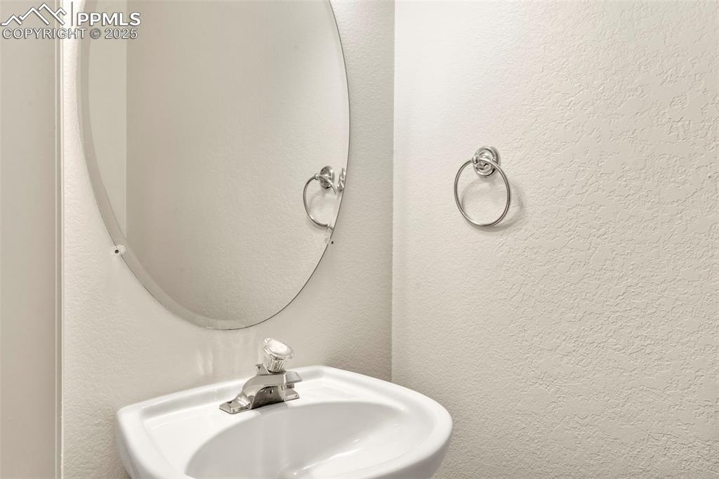 Image 14 of 46: Bathroom