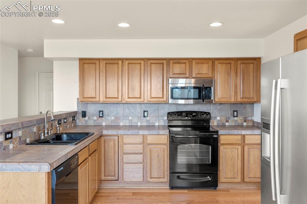 Image 8 of 46: Kitchen