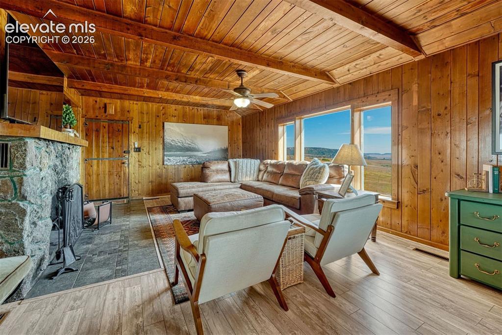 Image 15 of 48: Living Room