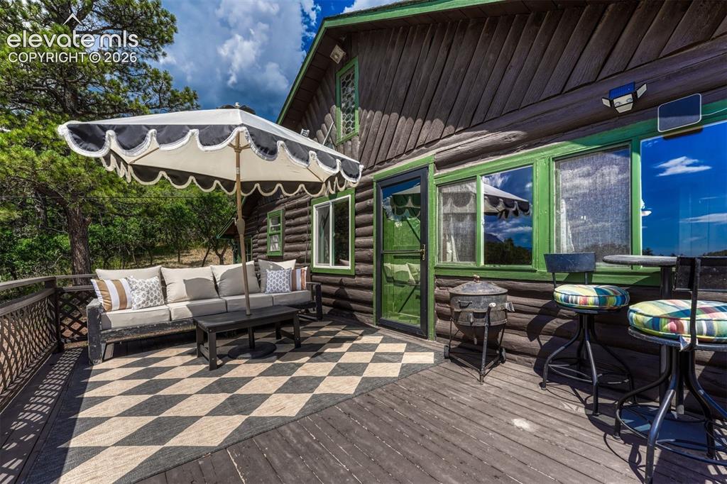 Image 19 of 48: Deck