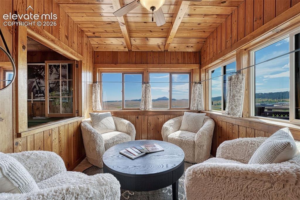 Image 21 of 48: Sun Room