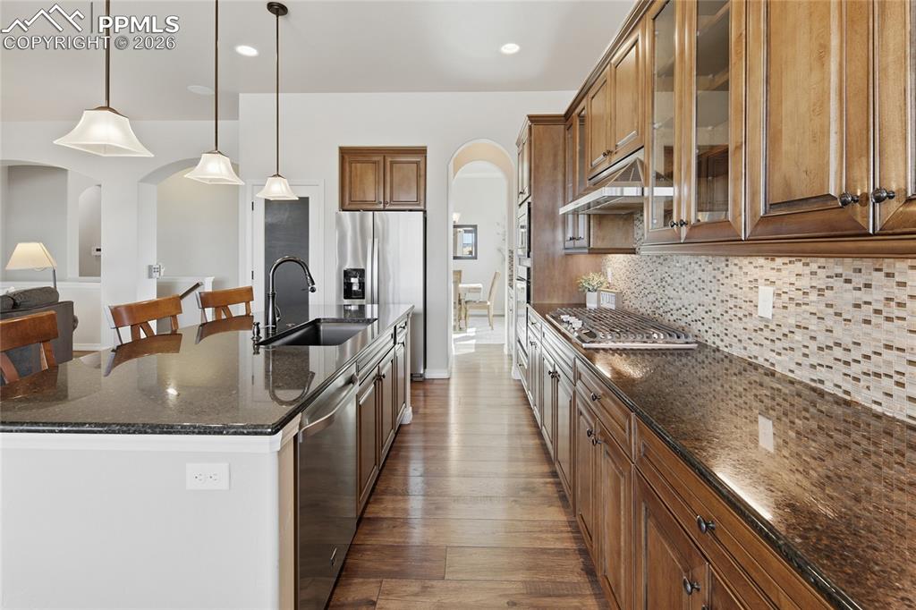 Image 13 of 50: Kitchen