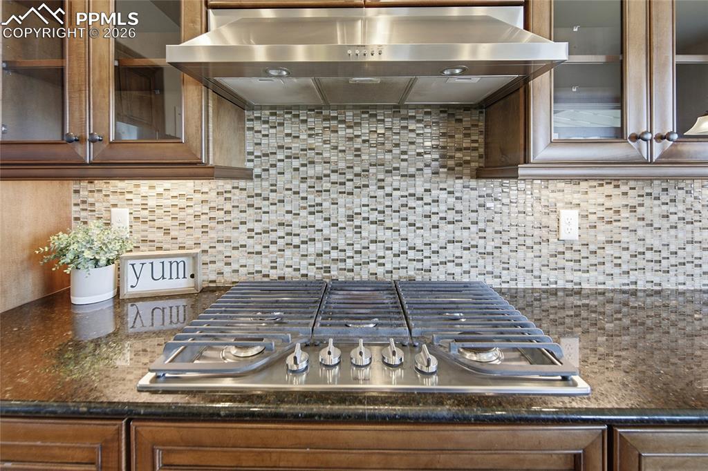 Image 14 of 50: Kitchen