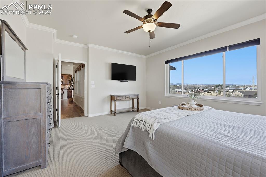 Image 19 of 50: Bedroom