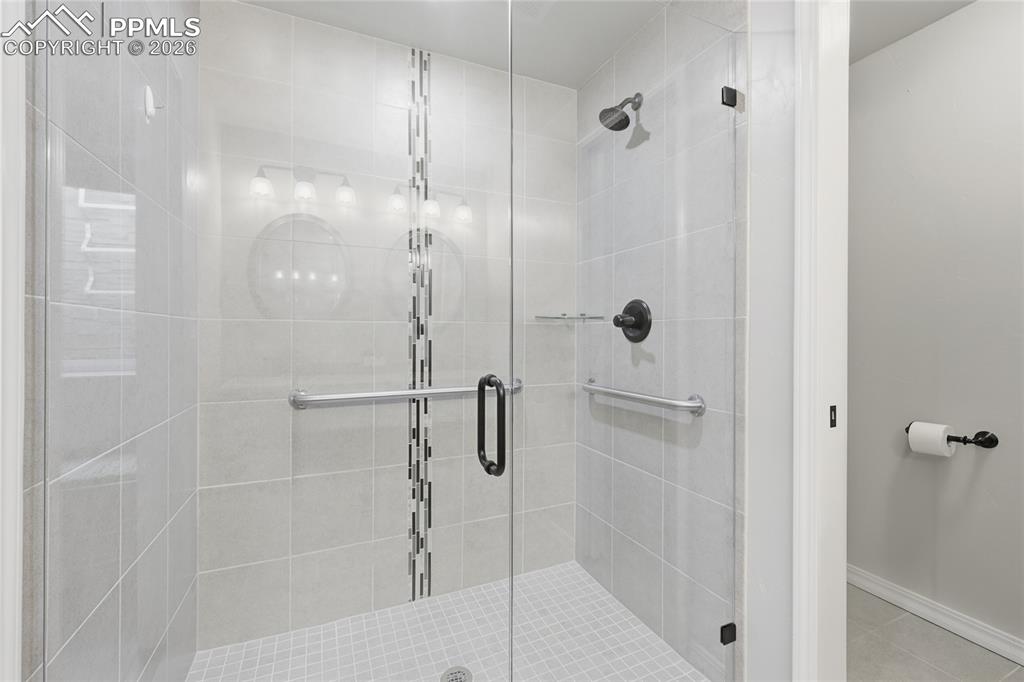 Image 24 of 50: Bathroom