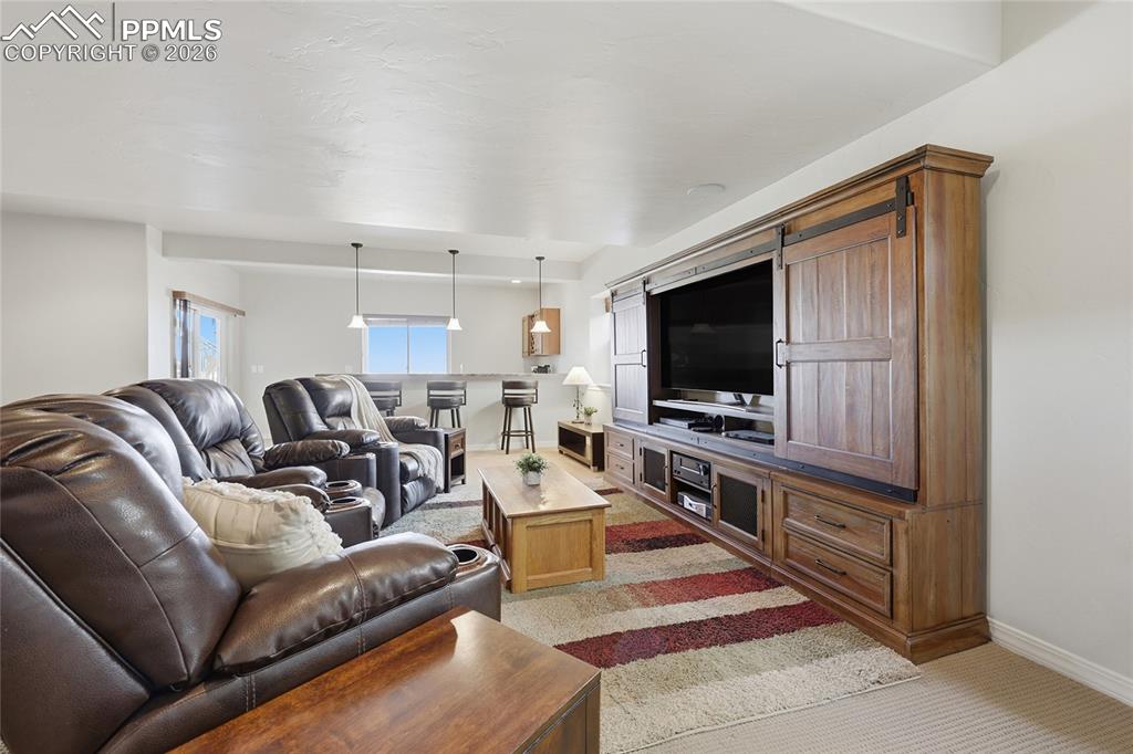 Image 25 of 50: Living Room