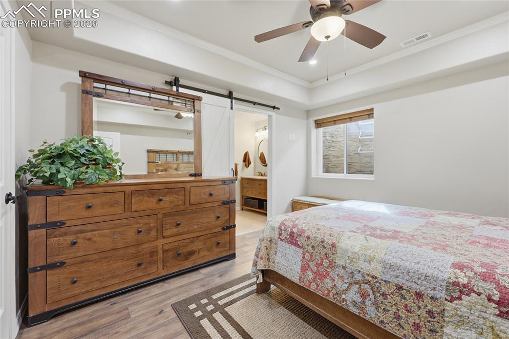 Image 28 of 50: Bedroom