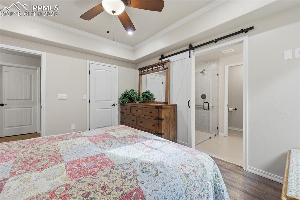 Image 29 of 50: Bedroom