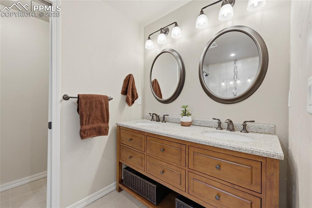 Image 30 of 50: Bathroom