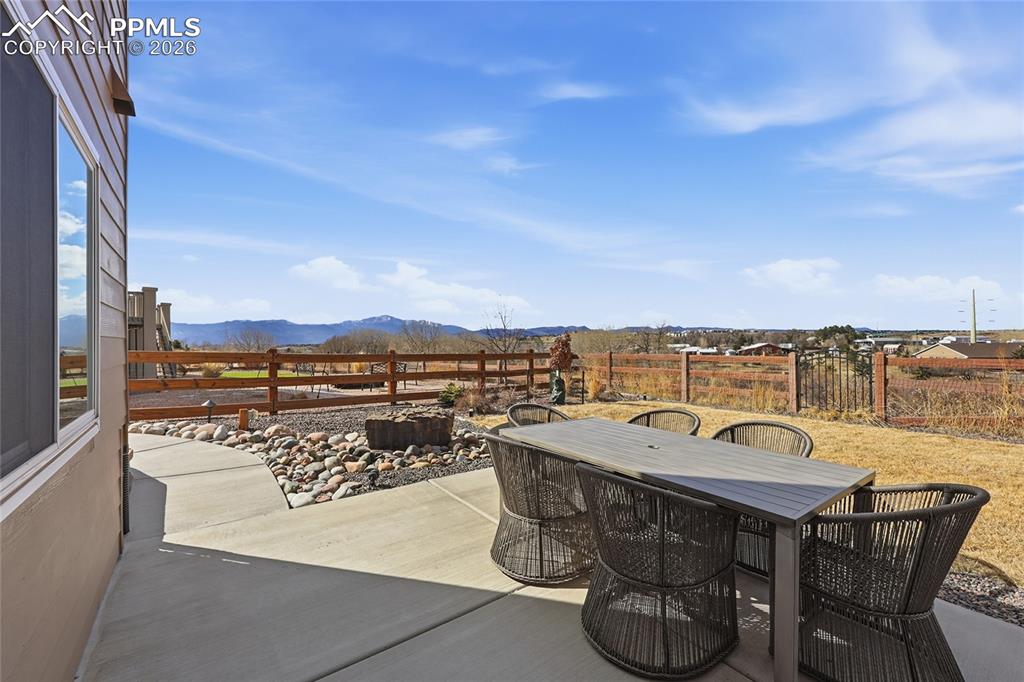 Image 41 of 50: Patio