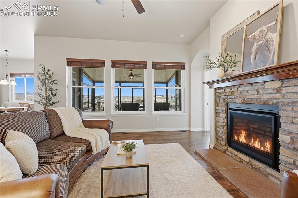 Image 9 of 50: Living Room