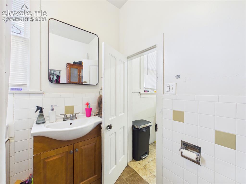 Image 15 of 22: Bathroom