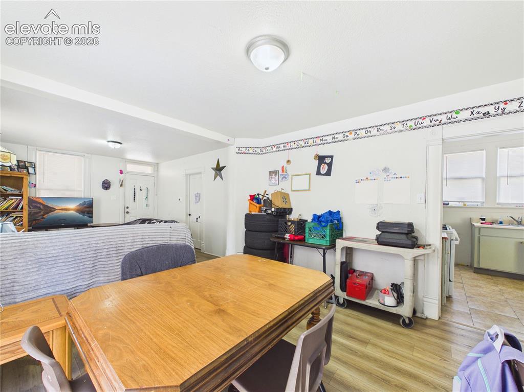 Image 6 of 22: Dining Area