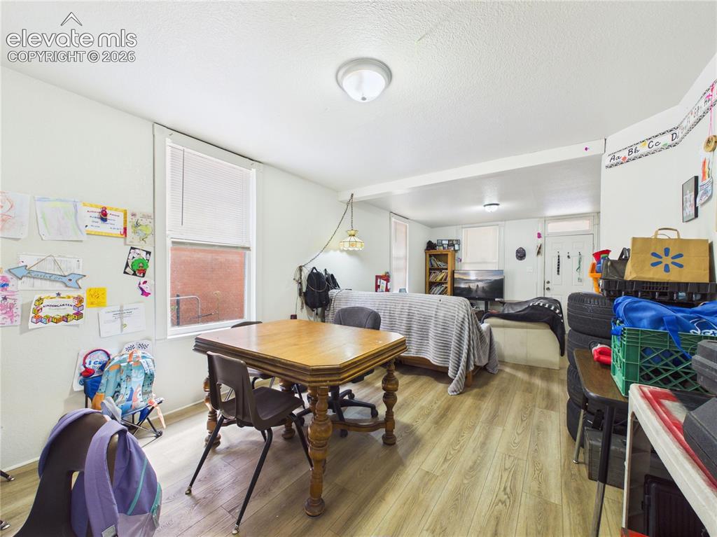 Image 7 of 22: Dining Area