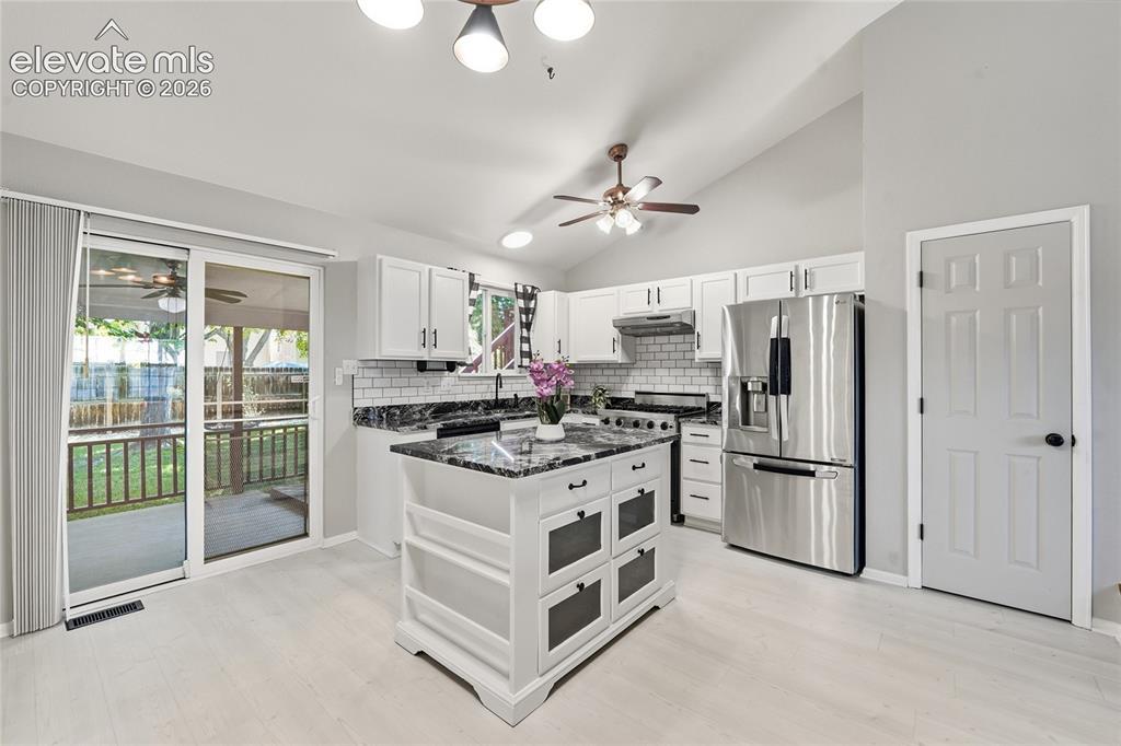 Image 13 of 48: Kitchen