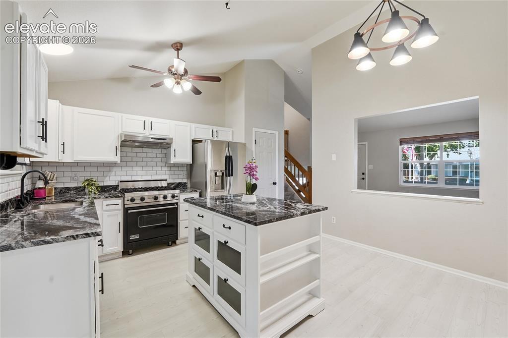 Image 14 of 48: Kitchen