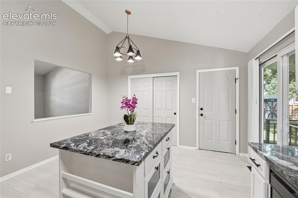 Image 19 of 48: Kitchen