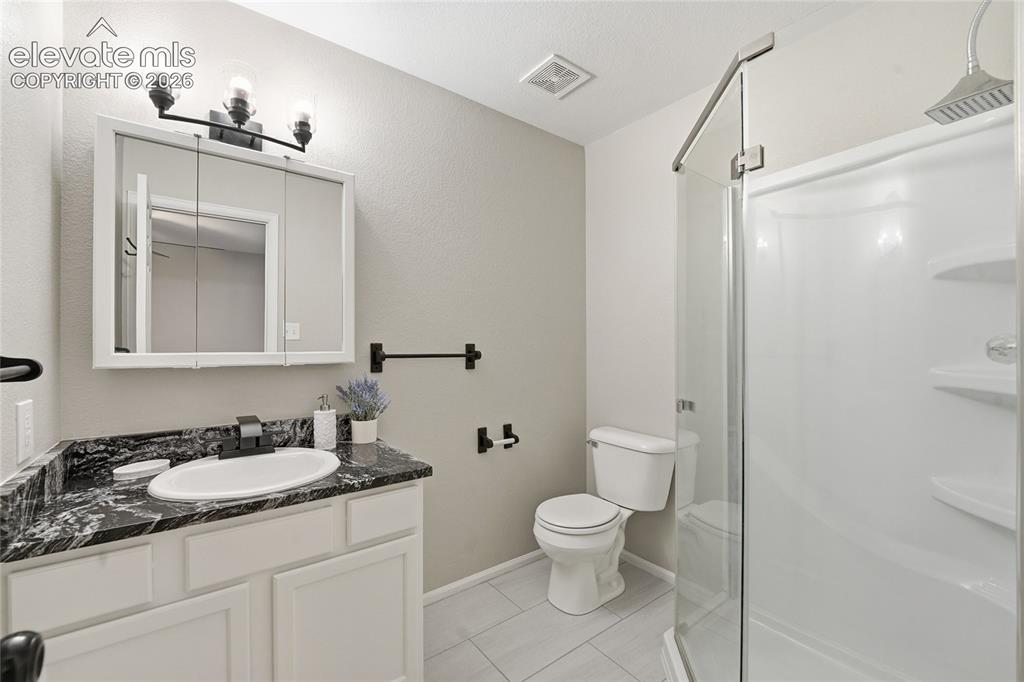 Image 22 of 48: Bathroom