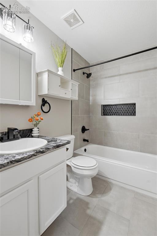 Image 31 of 48: Bathroom