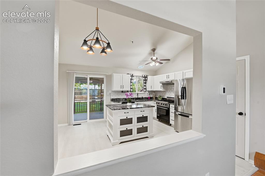 Image 40 of 48: Kitchen