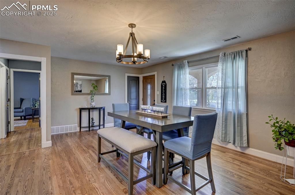 Image 12 of 47: Dining Area