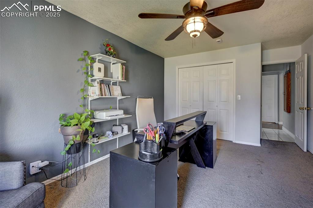 Image 27 of 47: Office