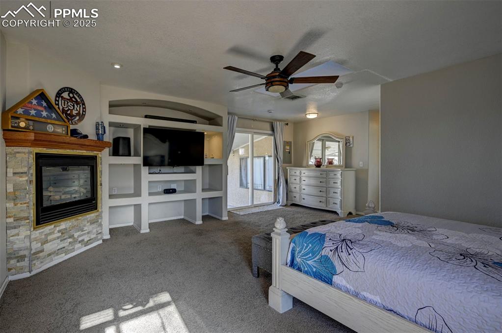 Image 33 of 47: Bedroom