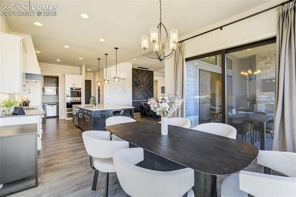 Image 13 of 50: Dining Area