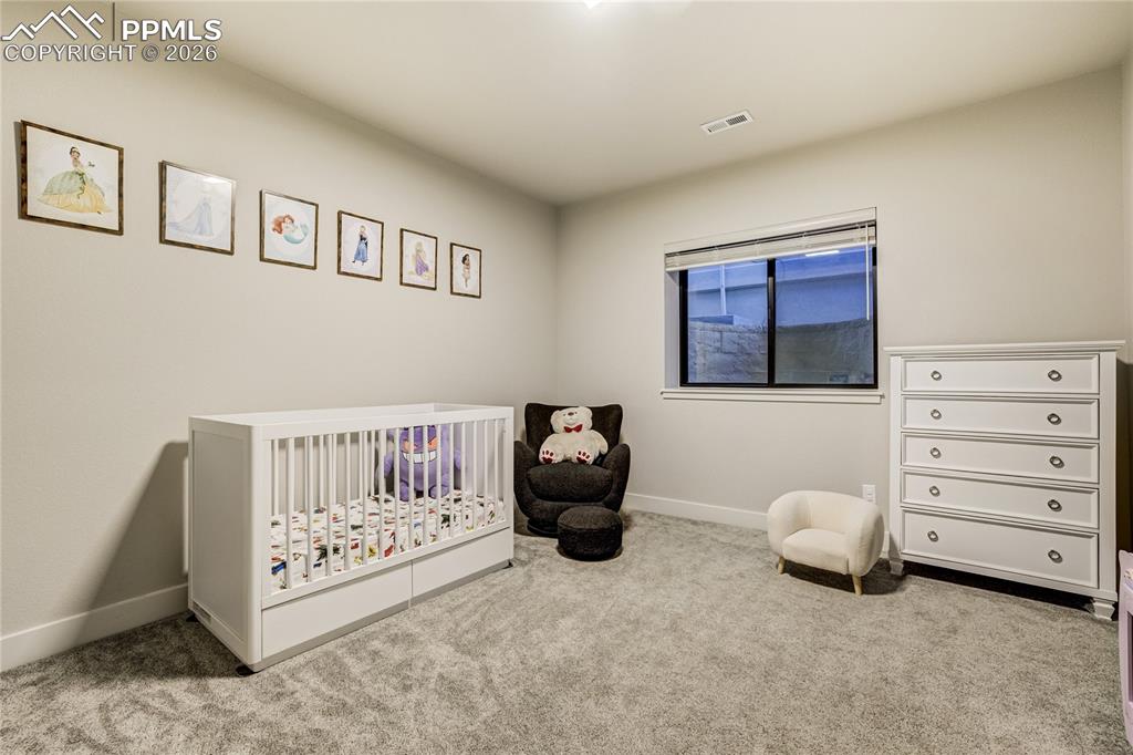 Image 36 of 50: Bedroom