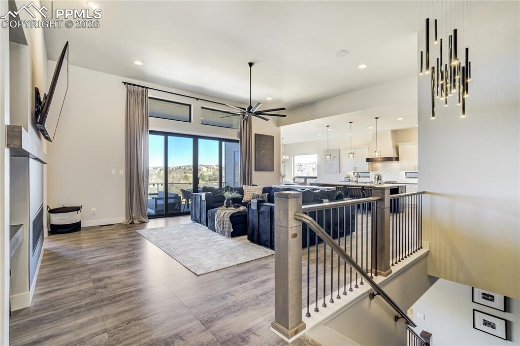 Image 4 of 50: Soaring 10–12