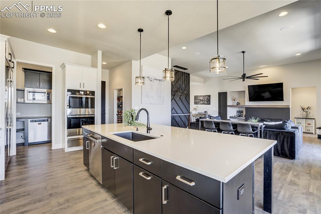 Image 9 of 50: Kitchen