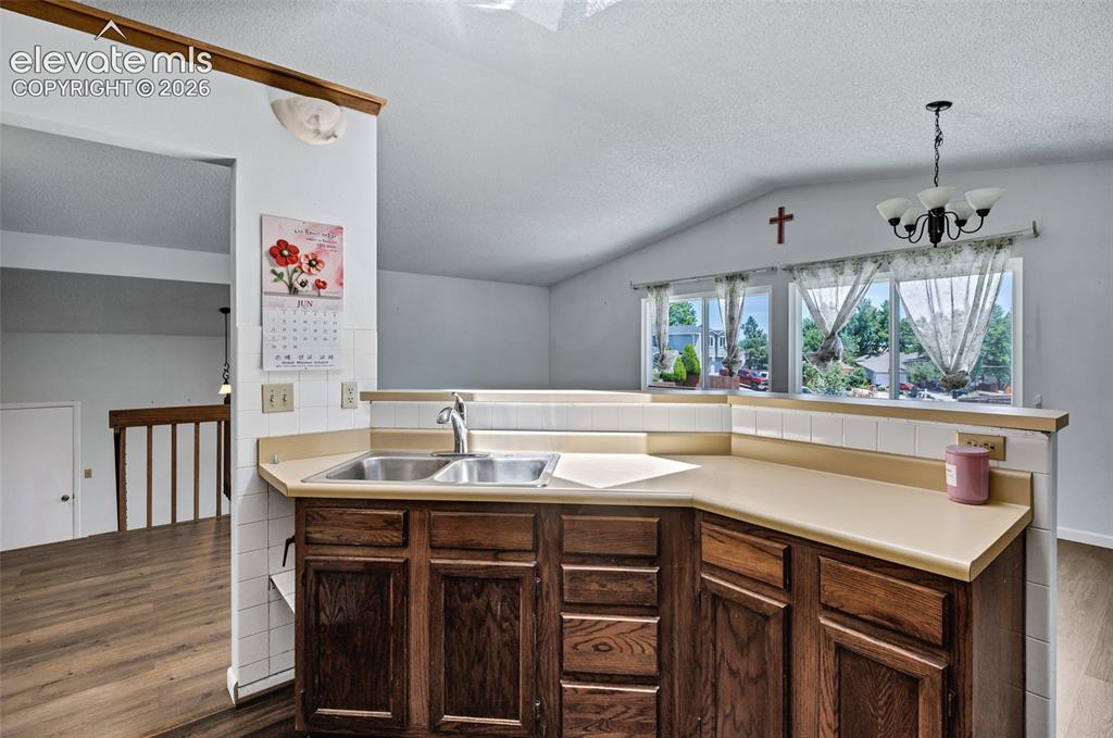 Image 19 of 35: Kitchen